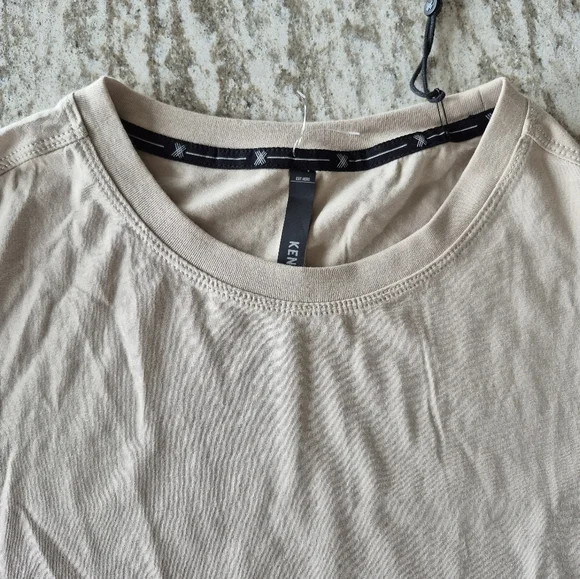 Kenneth Cole Men's TECH Short Sleeve T-Shirt Size Medium New - Picture 1 of 2